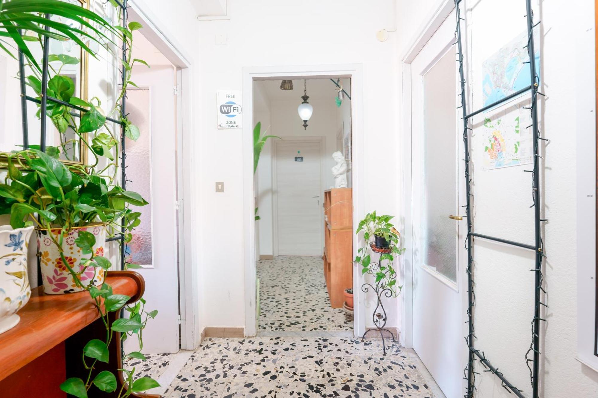 B&B Pothos - Eng Ita - Air Conditioning Wi-Fi Fridge Netflix Local Guide - Aria Condizionata, Frigo, Internet, Guida Locale 칼리아리 외부 사진